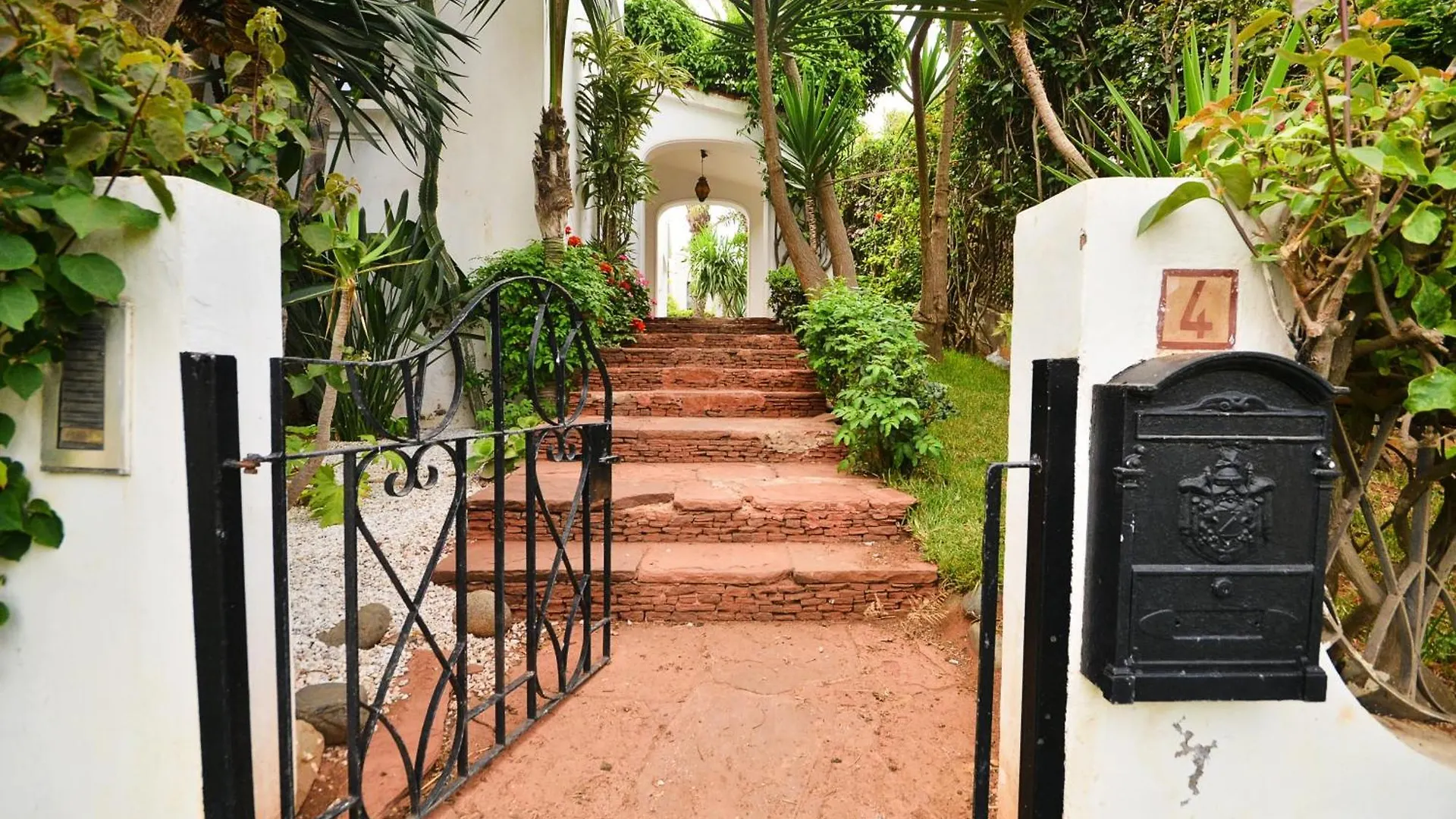 Sunny Villa Oceanside 4Br Casablanca